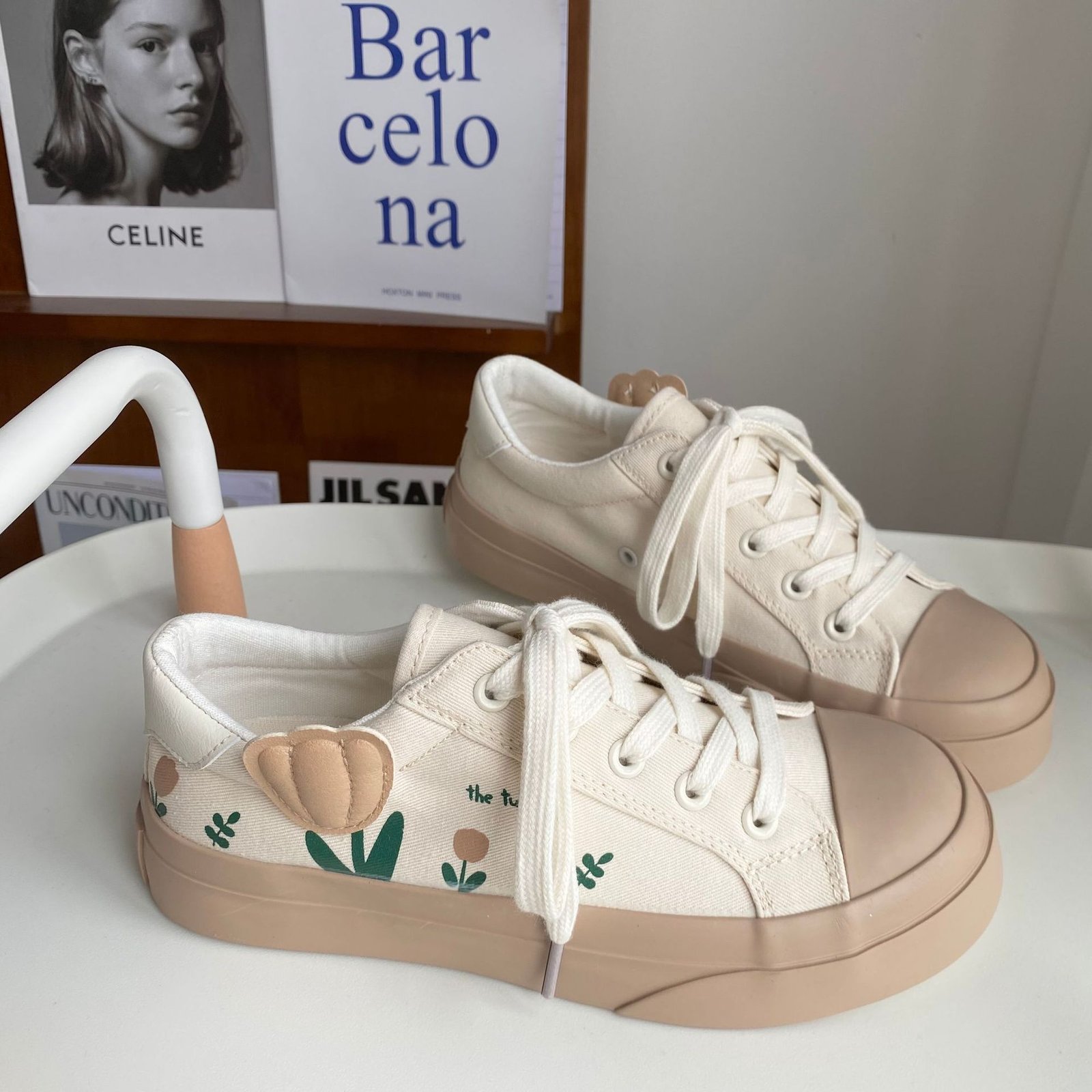 Retro Classic Sneakers - Image 2